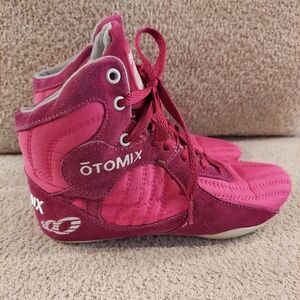 Women's high top wrestling/gym shoes.  Otomix, pink, size 7.